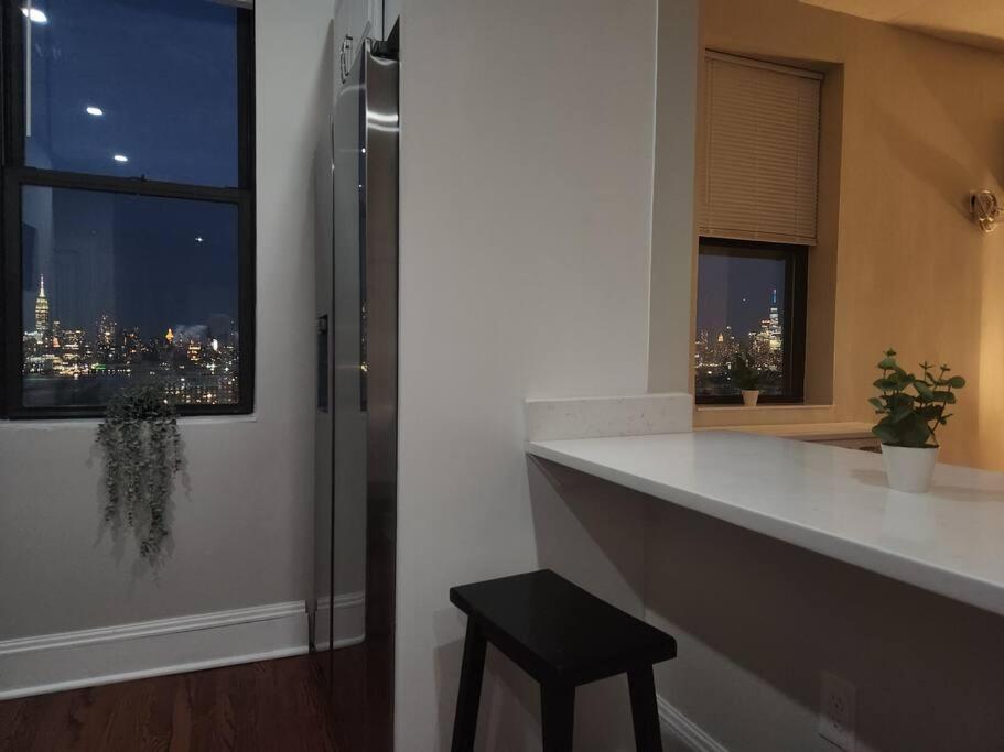 Elegant 2 Bed Gem! Mins From Nyc Daire Union City Dış mekan fotoğraf